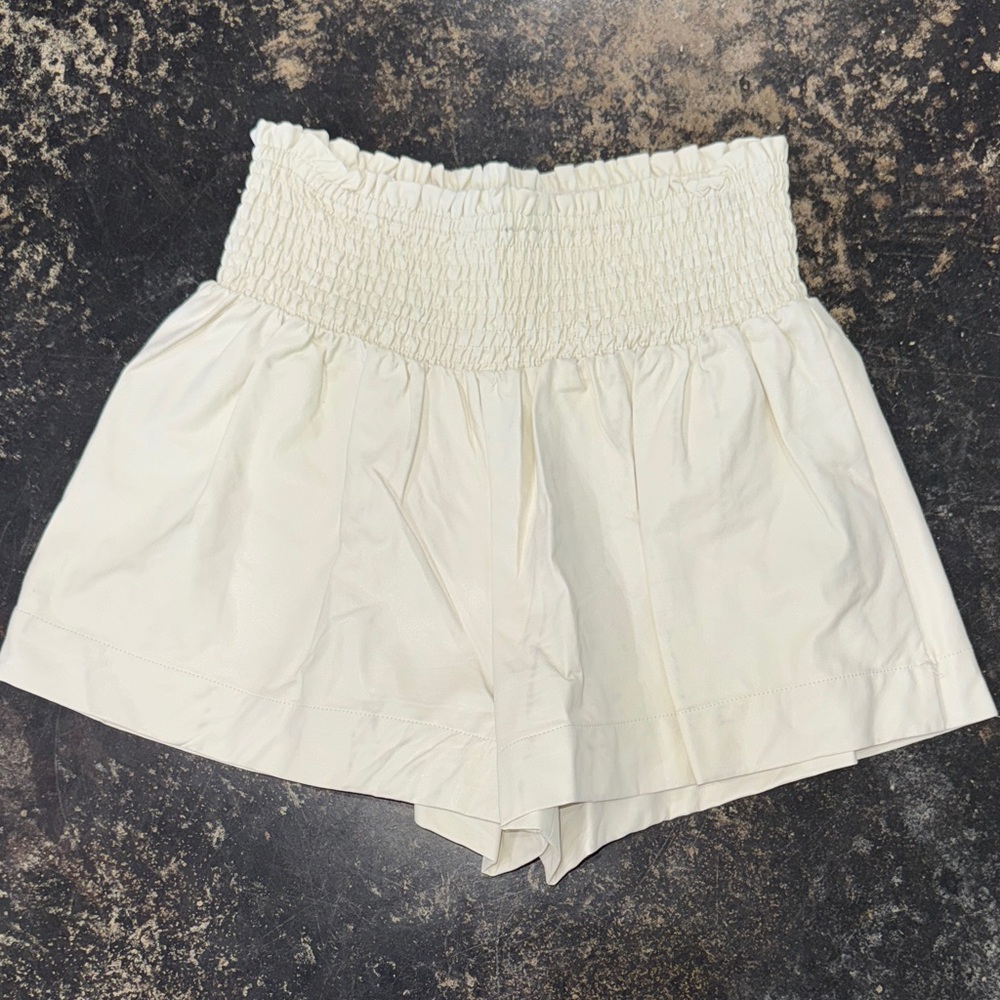 Women's Cream High-Waisted Pleather Shorts
